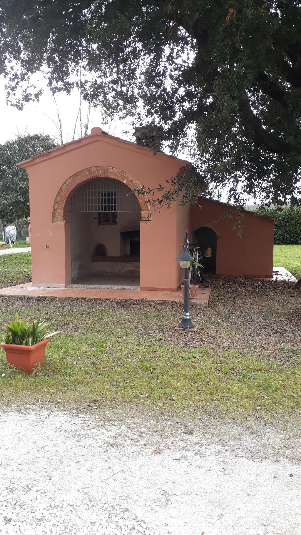 Guasticce affittasi trilocale con giardino