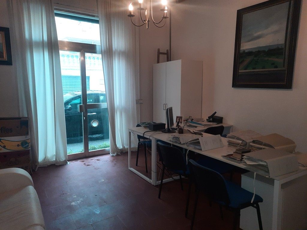 Pressi Cavour trilocale con Giardino